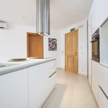 Modern 2br With Pool *