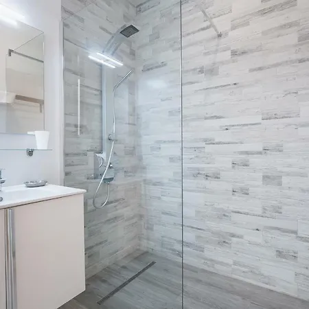 Modern 2br With Pool