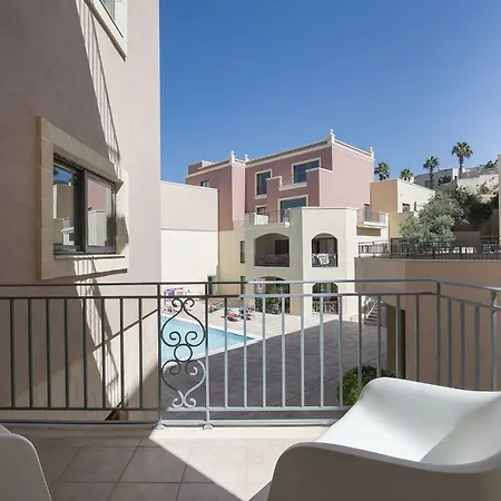 Modern 2br With Pool * メーリッハ