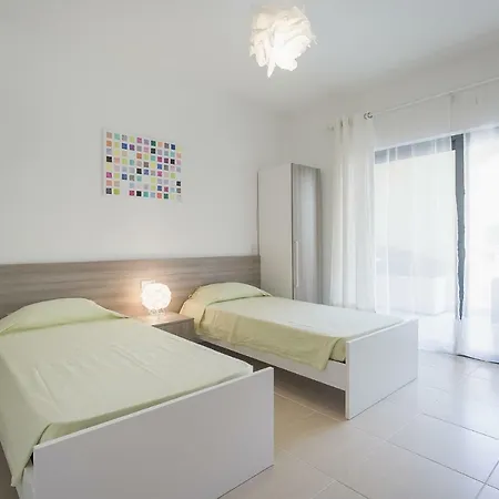 Modern 2br With Pool メーリッハ